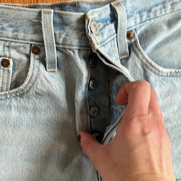 Women’s LEVI’s 501 cut off shorts 100% cotton button fly size 26 - Picture 2 of 7